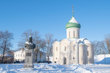 View of the monument to Prince Alexander Nevsky and the medieval Spaso-Preobrazhensky Cathedral on a sunny January day, Pereslavl-Zalessky. Golden Ring of Russia - 790268279