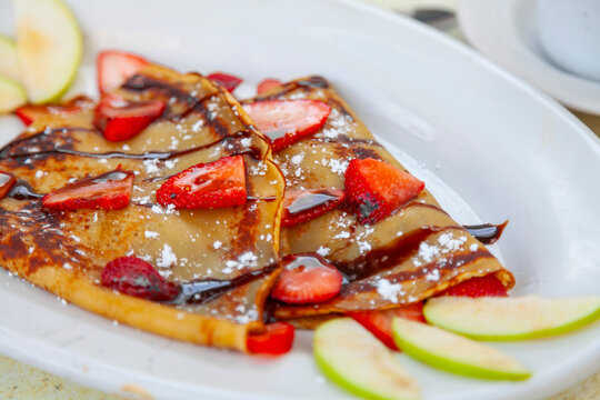 Crepas con Cajeta y fresas