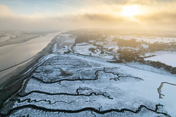 Vague de froid sur la Baie de Somme en hiver avec la neige en Picardie (Somme, Hauts-de-France, France)