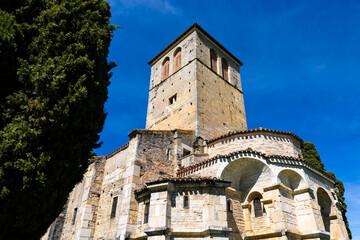 Basilique Saint-Just-de-Valcabrère, près de Saint-Bertrand-de-Comminges, édifice de style roman construit entre XIe et le XIIe siècle