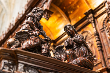 Détail d’une sculpture en bois des stalles de la Cathédrale Sainte-Marie de Saint-Bertrand-de-Comminges