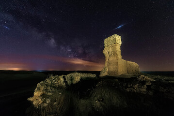 night view of the ruins of the Palenzuela castle, in Palencia, with the starry sky and the milky way - Powered by Adobe
