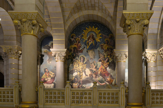 Madrid, Espagne, 17 juillet 2015 : Crypte de Santa Maria la Real de la Almudena