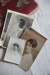 COLLECTION OF ANTIQUE PHOTOS	