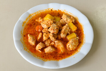 Sauteed chicken with carrots and peas ( Turkish ; Et, Tavuk Sote, guvec  )