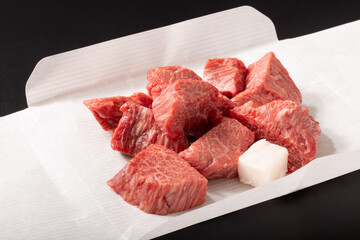 黒毛和牛　角切り（もも肉　肩肉）鹿児島県産