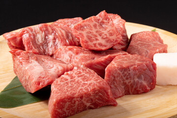 黒毛和牛　角切り（もも肉　肩肉）鹿児島県産