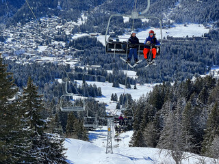 4pers. High speed chairlift (detachable) Pedra Grossa or 4er Hochgeschwindigkeits-Sesselbahn...