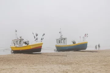 Papier Peint photo autocollant La Baltique, Sopot, Pologne Beach in the fog, fishing boats in the foreground. Baltic Sea, Sopot, Poland 