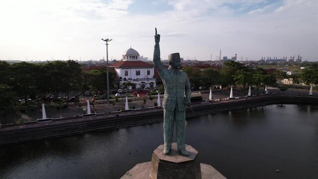 top-down view of a statue of the proclaimer in the middle of the lake