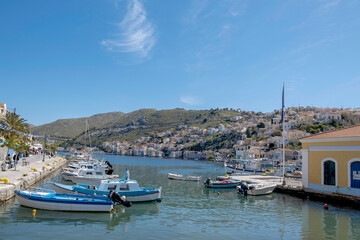 Boote im Hafen von Symi Stadt, Insel Symi; Dodekanes; Griechische Inseln; Griechenland