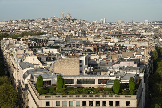 Angle avenue de Friedland et avenue Hoche et vue sur sacr&eacute;-c&oelig;ur