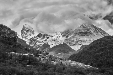 GRAN SASSO: Ultima neve di primavera in Val Maone - Pietracamela / Teramo - obrazy, fototapety, plakaty