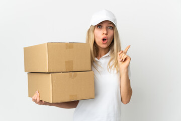 ¬°Young delivery woman isolated on white background intending to realizes the solution while lifting a finger up - obrazy, fototapety, plakaty