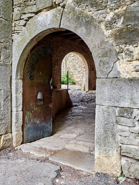 Stone arch in the entrance gate to Hum, known as the smallest town in the world. Municipality of Buzet, Istria, Croatia, Europe