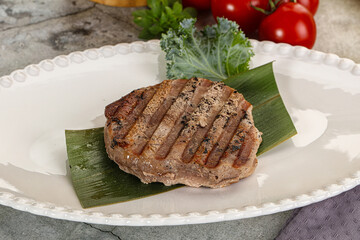 Grilled tuna medallion in the plate