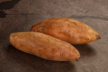 Raw batat root for baked