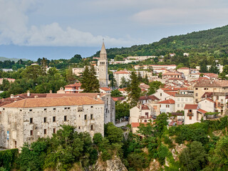 Fototapeta premium Panoramic view of Pazin with the bell tower of the church of St. Nicholas and the castle, house of the Ethnographic Museum of Istria and the Pazin Town Museum. Center of Istria, Croatia, Europe