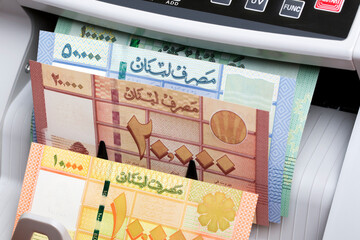 Lebanese pound in a counting machine