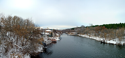 panoramic view of the coastal village on the banks of the Miass River in winter - 790734811