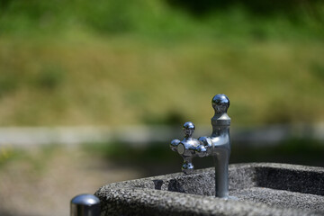 公園にある水飲み場の水栓