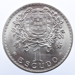 Reverse of the Portuguese 1 escudo coin in alpaca. Coat of Arms in the Face of Coin