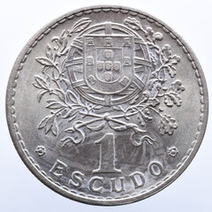 Reverse of the Portuguese 1 escudo coin in alpaca. Coat of Arms in the Face of Coin