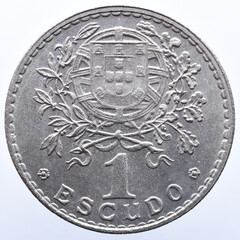 Reverse of the Portuguese 1 escudo coin in alpaca. Coat of Arms in the Face of Coin