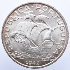 Portuguese silver coin worth 10 Escudos with a caravel design and the year 1942 of issue below