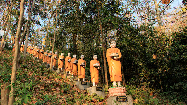 M&ouml;nchsstatuen