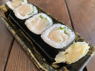 生ホタテ貝の巻き寿司