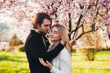 Fototapeta premium lovers in the spring garden