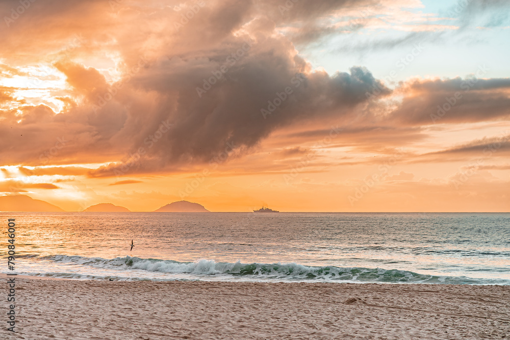 Wall mural por do sol praia