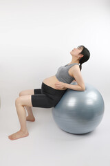 マタニティヨガ　ストレッチ　座る　スポーツ　20代女性