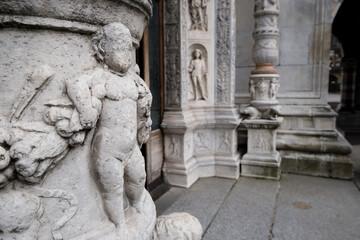 Sculptures, Como Cathedral, Italy - 790899098
