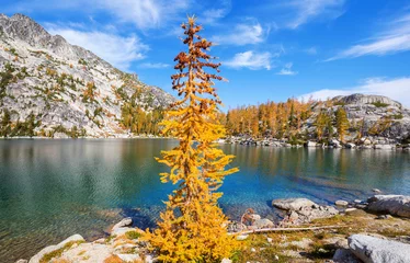 Selbstklebende Fototapeten Alpine lake © Galyna Andrushko