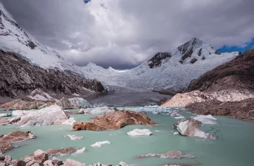 Gartenposter Lake in glacier © Galyna Andrushko