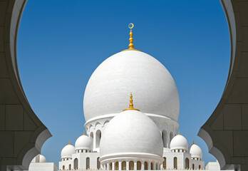 Close-up of Sheikh Zayed Grand Mosque dome with golden crescent in Abu Dhabi - obrazy, fototapety, plakaty