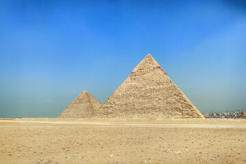 Fototapeta na wymiar Piramidy w Gizie