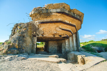 Bunker endommagé à la pointe du Hoc