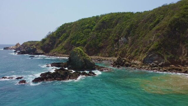Static shot - waves near rocks at punta cometa beach, mazunte, oaxaca, mexico