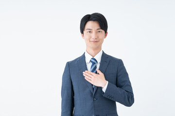 安心を提供する若い日本人のビジネスマン