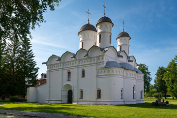 View of the Cathedral of the Position of the Robe of the Mother of God on the territory of the Deposition of the Robe (Rizopolozhensky) Monastery on a sunny summer day, Suzdal, Vladimir region, Russia - obrazy, fototapety, plakaty