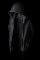 暗闇に立つ男（hoodie)