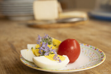 boiled eggs and tomatoes