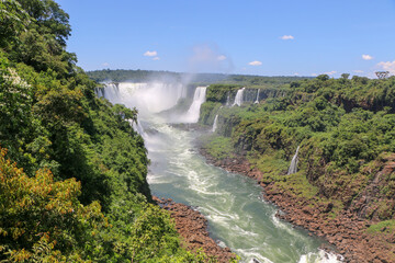 Fototapeta na wymiar Iguassu waterfall 