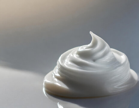 A dollop of thick, creamy white skincare cream