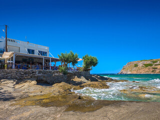 Restaurant by a rocky shore (Mochlos, Crete, Greece) - obrazy, fototapety, plakaty