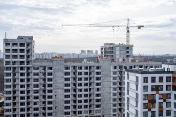 Fototapeta na wymiar crane and a building under construction against a blue sky background