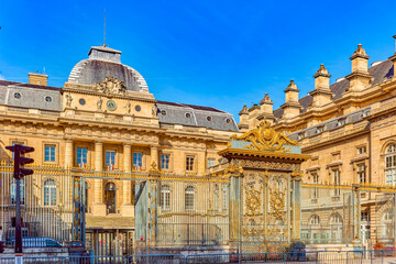 Palace of Justice. Fabulous, magnificent Paris in early spring. - obrazy, fototapety, plakaty
